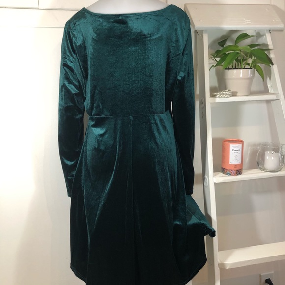 Magnifique robe de velours verte forêt ❤️Neuve! Aubaine - Picture 6 of 9